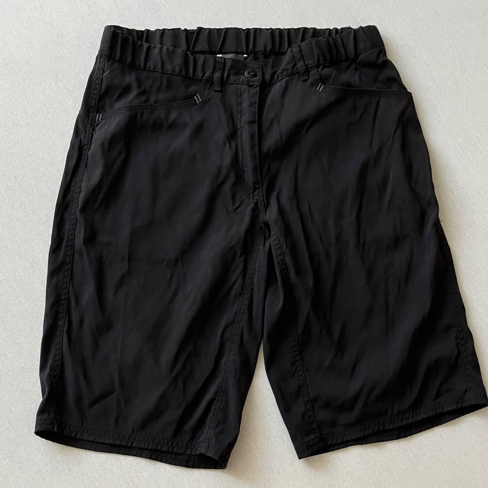 MEC Black Women's Elastic-Waist Bermuda Shorts